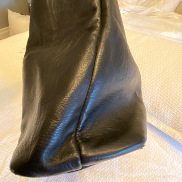 Neiman Marcus Executive Messenger Tote - Picture 7 of 10